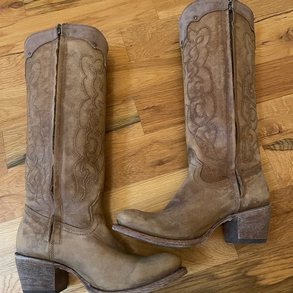 Gently used Corral boots size 7